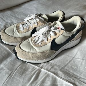 Nike Daybreak Sneakers (Size 8.5)